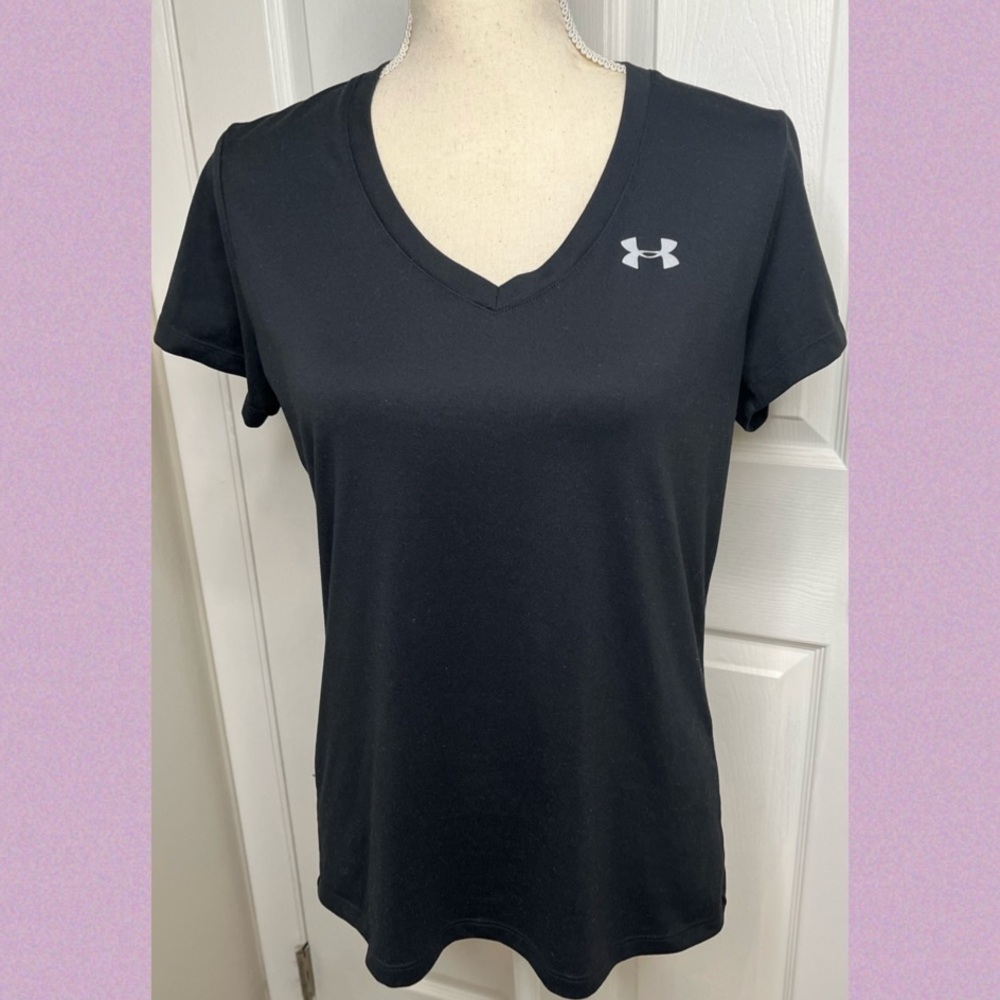 Under Armour Heatgear Black Loose Fit V-neck Short Sleeve Tee size medium